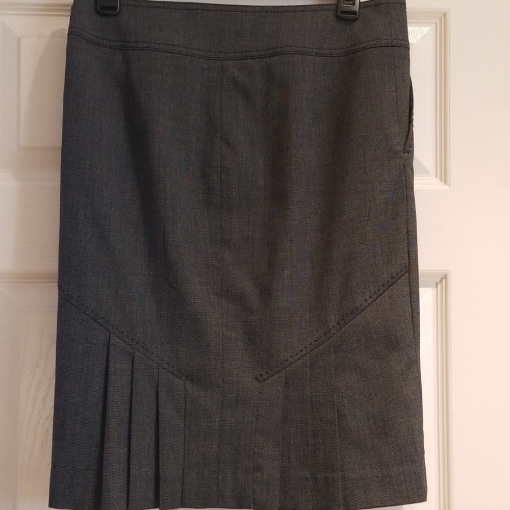Bebe Black Pleated Pencil Skirt Size 6 - Picture 2 of 7